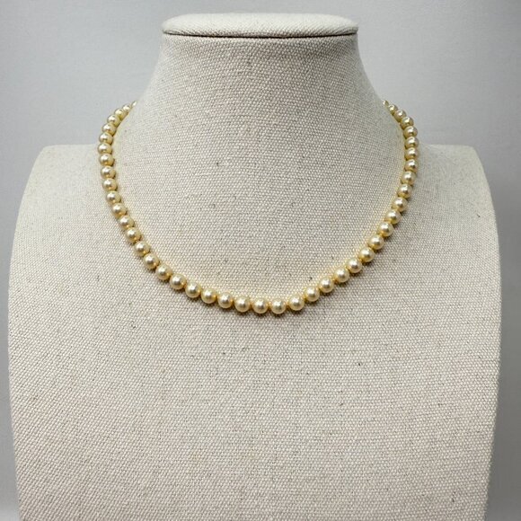 Vintage Faux Pearl Necklace Decorative Rhinestone Clasp Signed Retro Classic - Picture 1 of 11